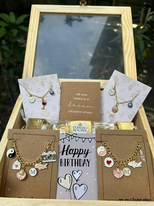 Charm Overloaded Hamper Box