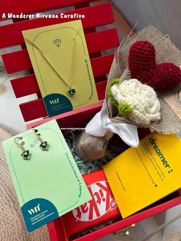 Evergreen Heart Hamper Box